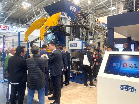 Quangong Co., Ltd. dia nanao voalohany voalohany tao amin'ny Shanghai International Waste Management Expo Smart Manufacturing manome hery ny fampandrosoana ny 